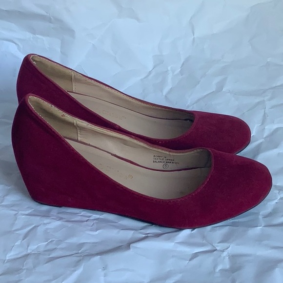 Chase & Chloe Red Velvet Wedge - Picture 2 of 5